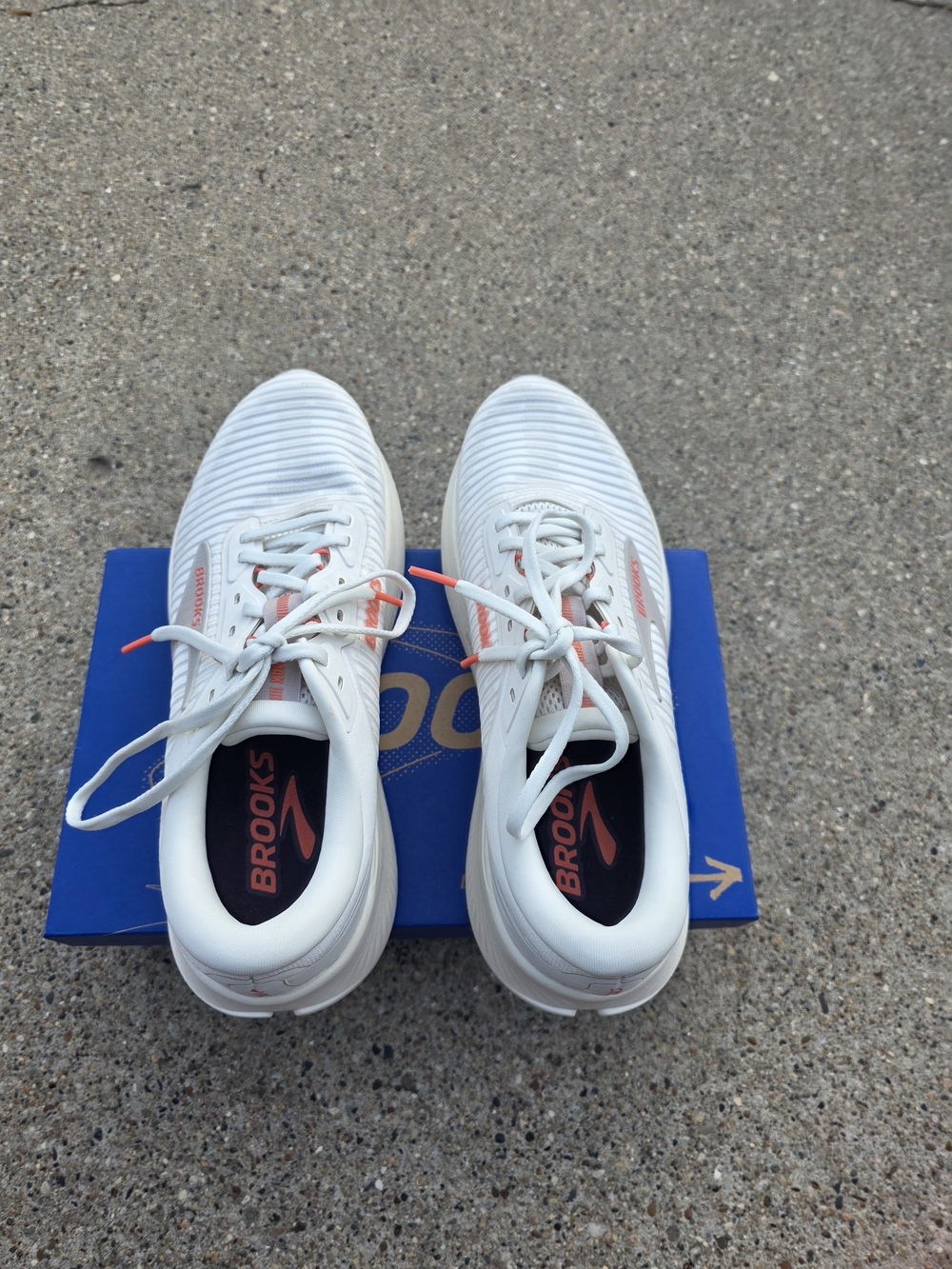 Brooks Women's Revel Max Sneaker Women 10 - Picture 9 of 15